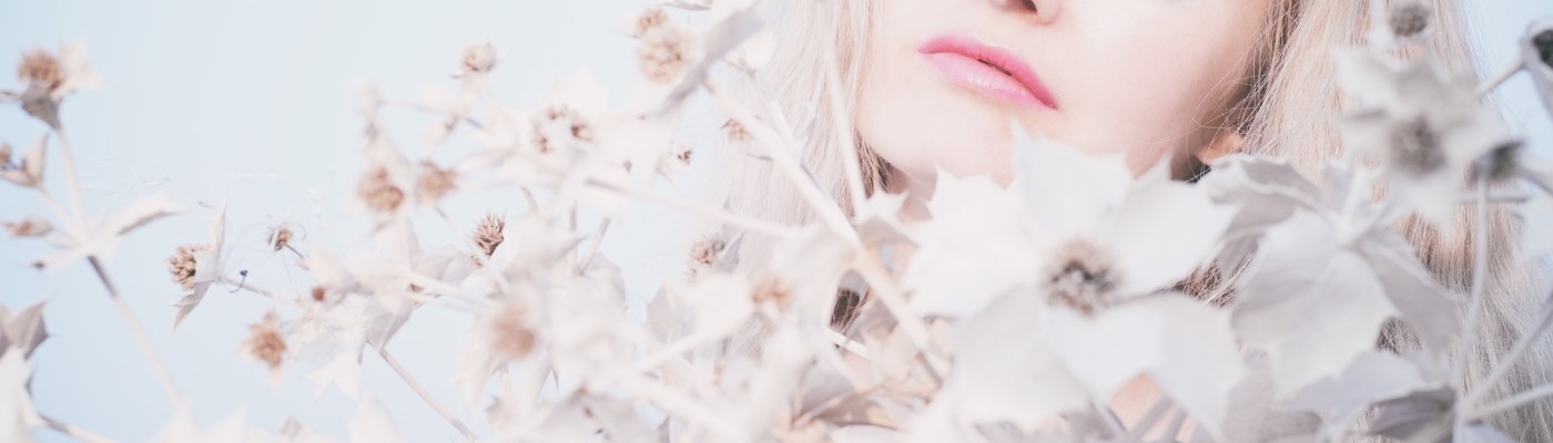 procrastinate, procrastinator, ADHD, anxiety, white flowers, woman flowers, peaceful, perfect, blog, marriage of oppositions, paradox